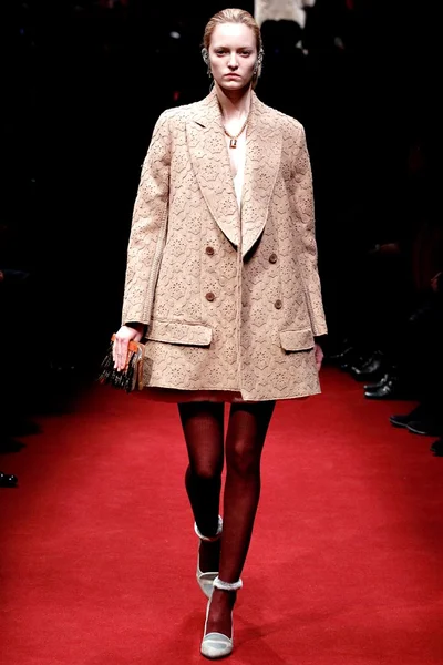 Look 7